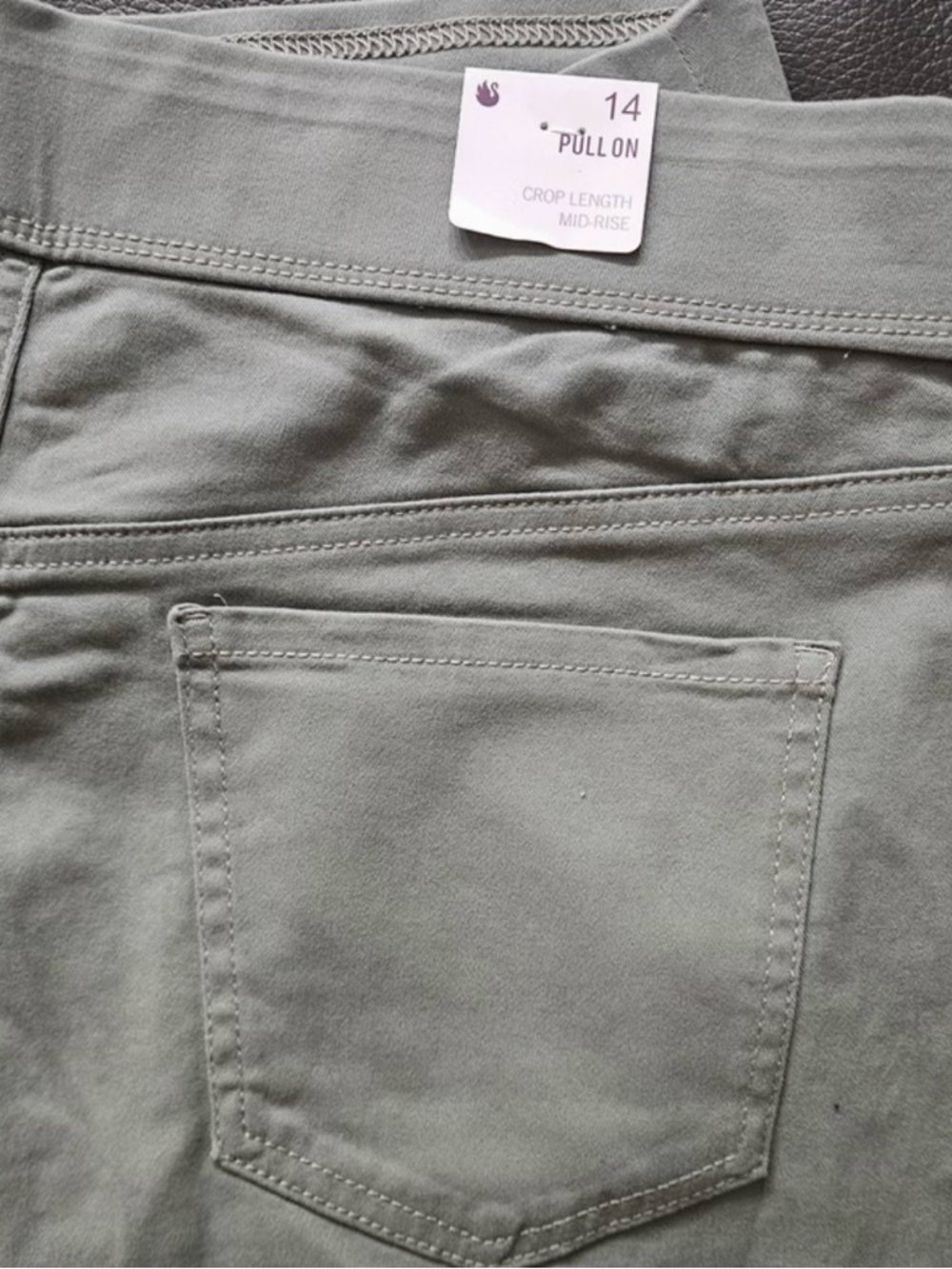 Gloria Vanderbilt Slimming Pull-On Calf length Mid Rise Pants Sage Green size 14